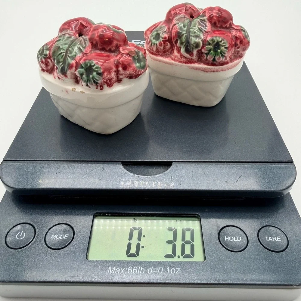 Vintage Japan Ceramic Strawberry Basket Salt and Pepper Shakers‎ Set Red Green